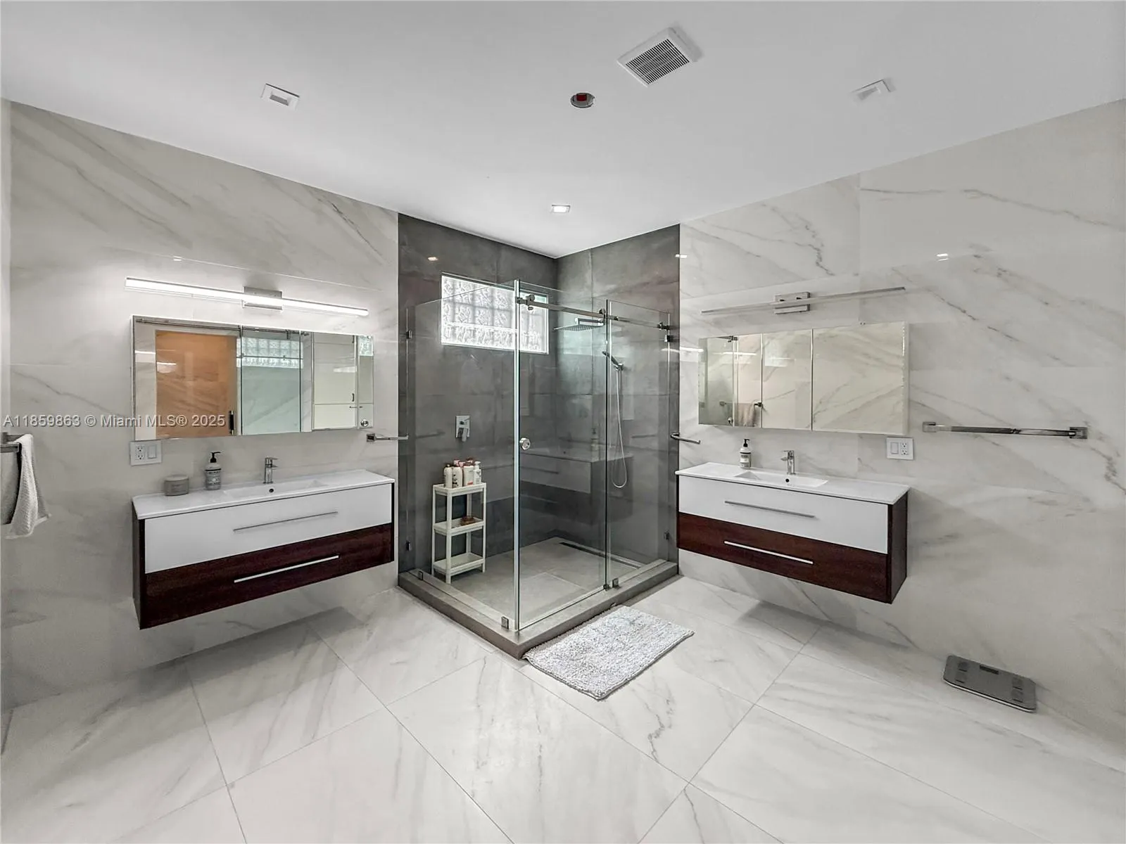 2514 Poinciana Dr