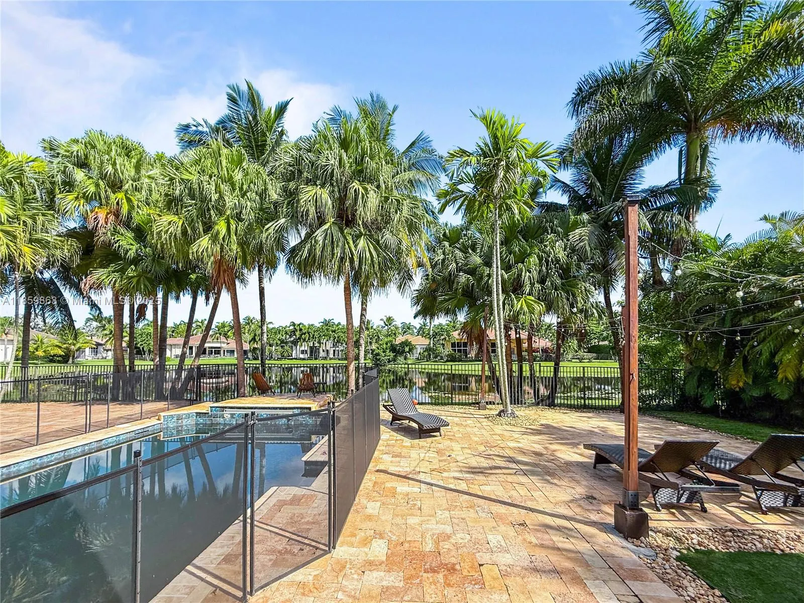 2514 Poinciana Dr
