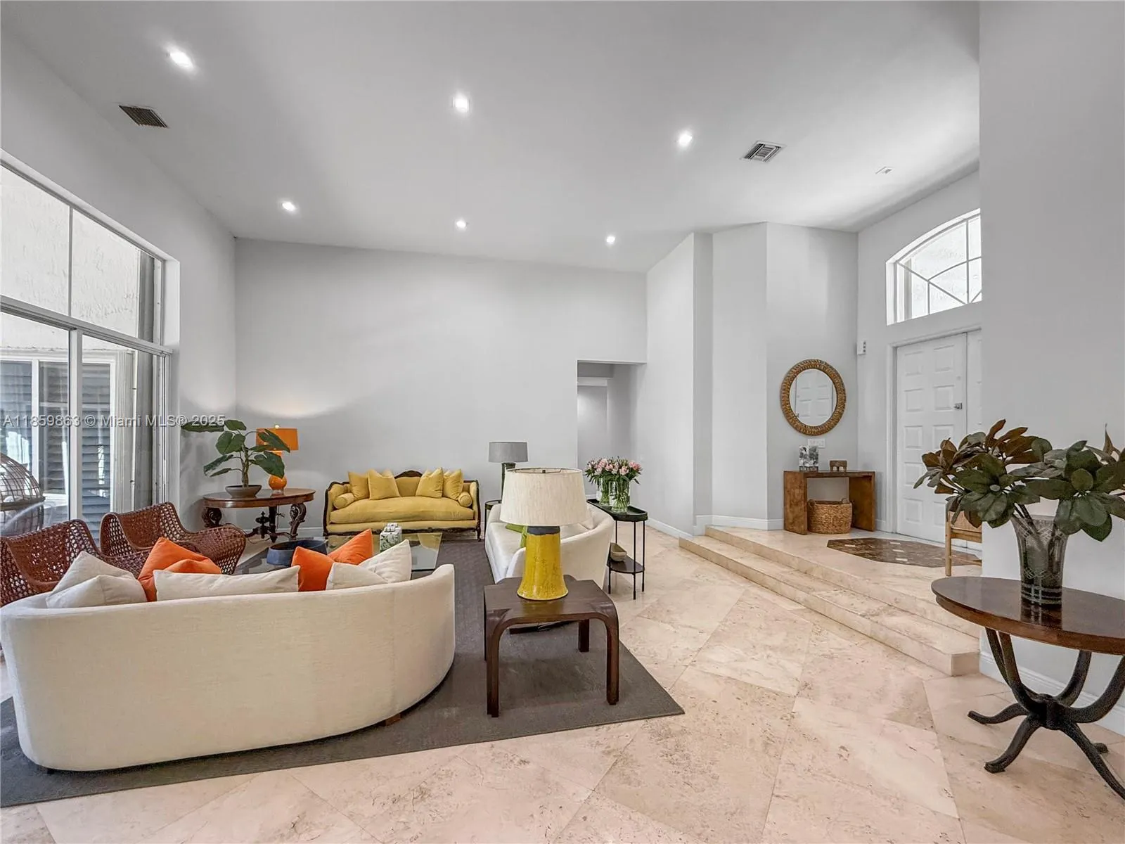2514 Poinciana Dr