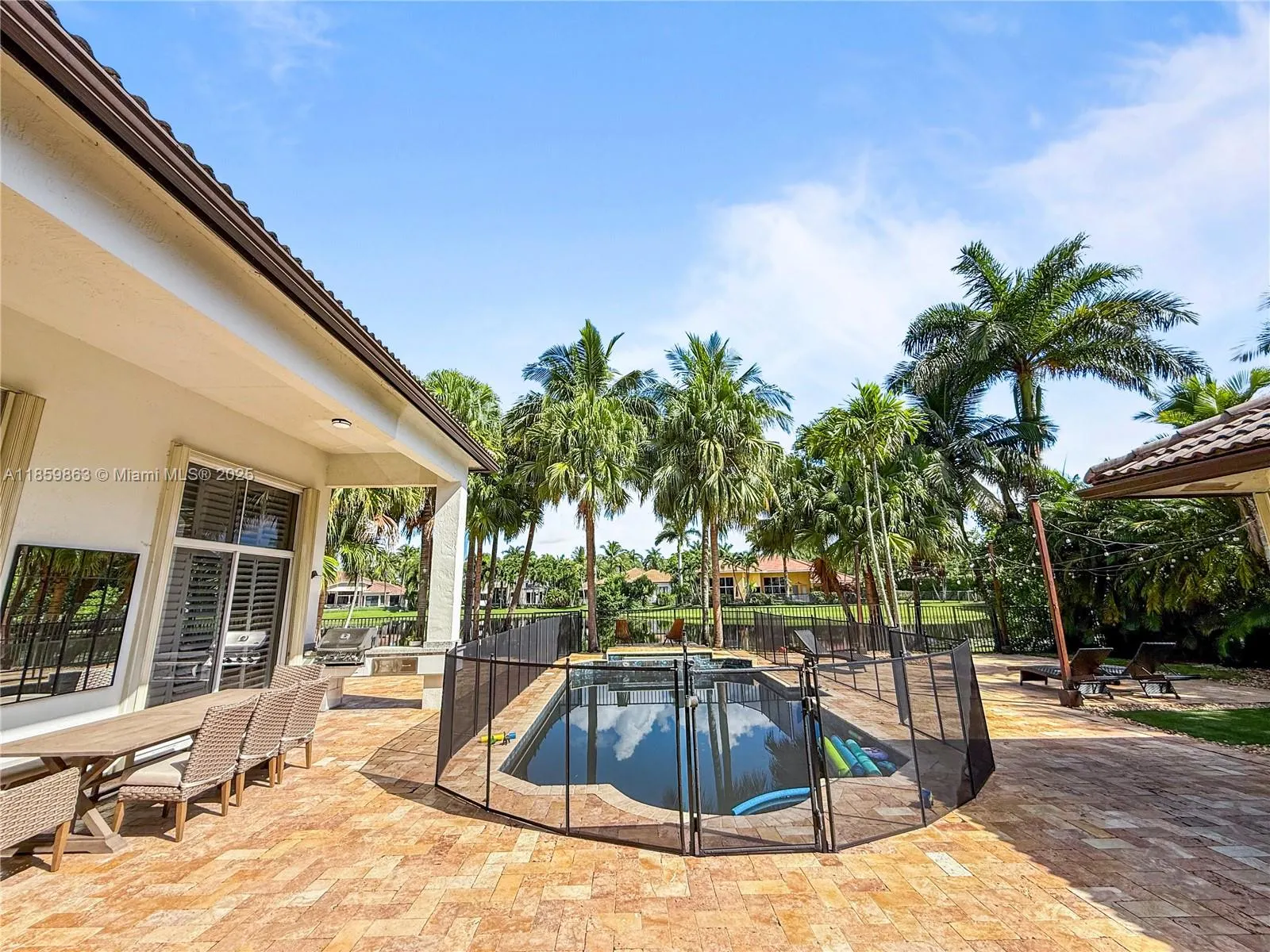 2514 Poinciana Dr
