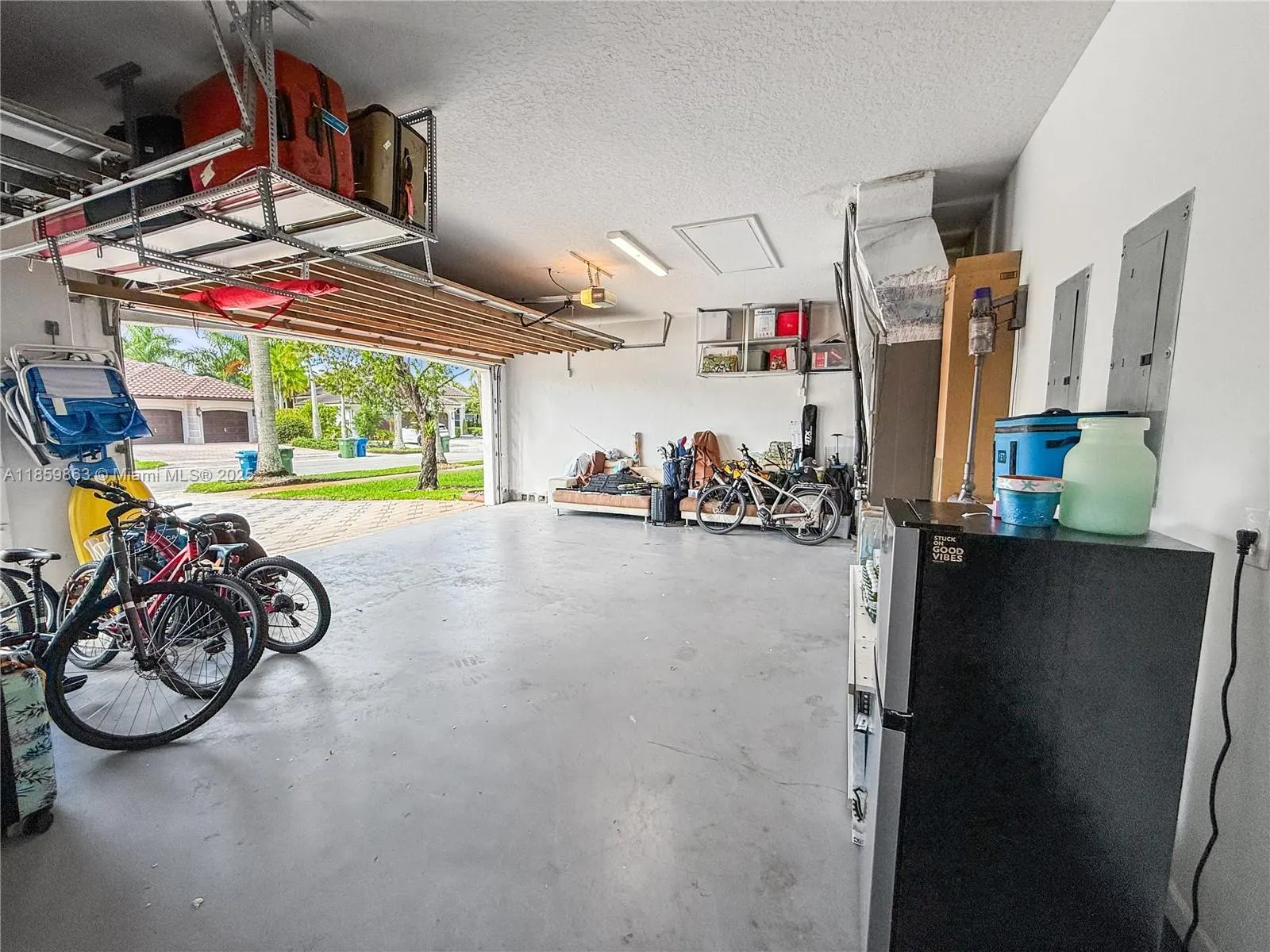 2514 Poinciana Dr