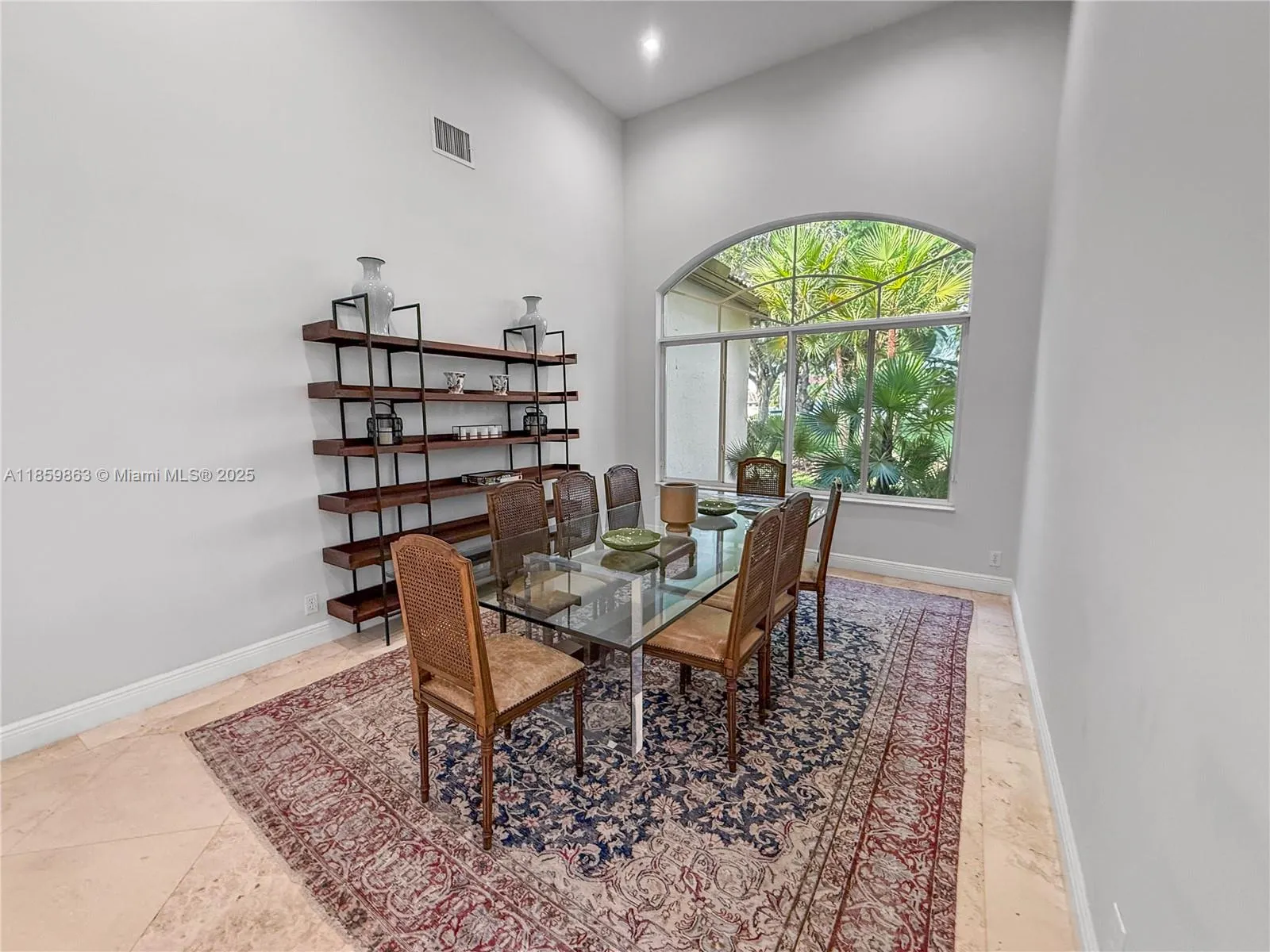 2514 Poinciana Dr
