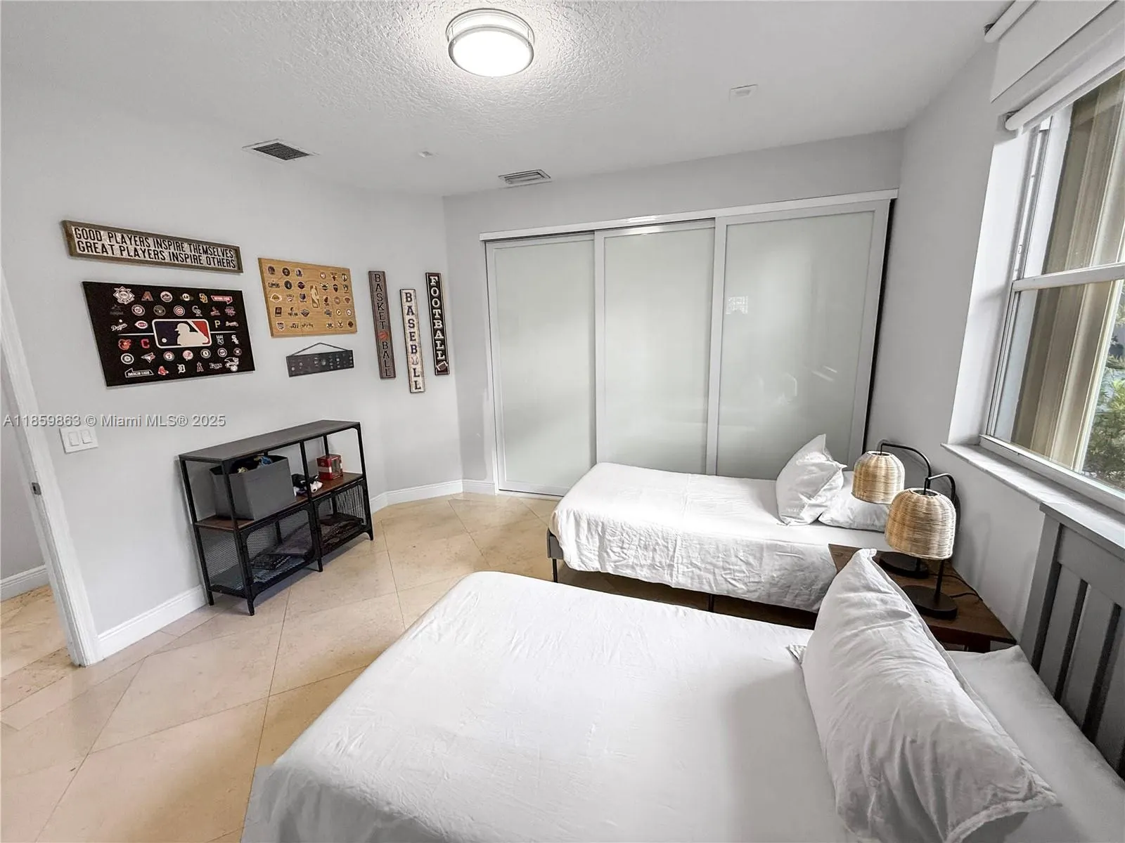 2514 Poinciana Dr