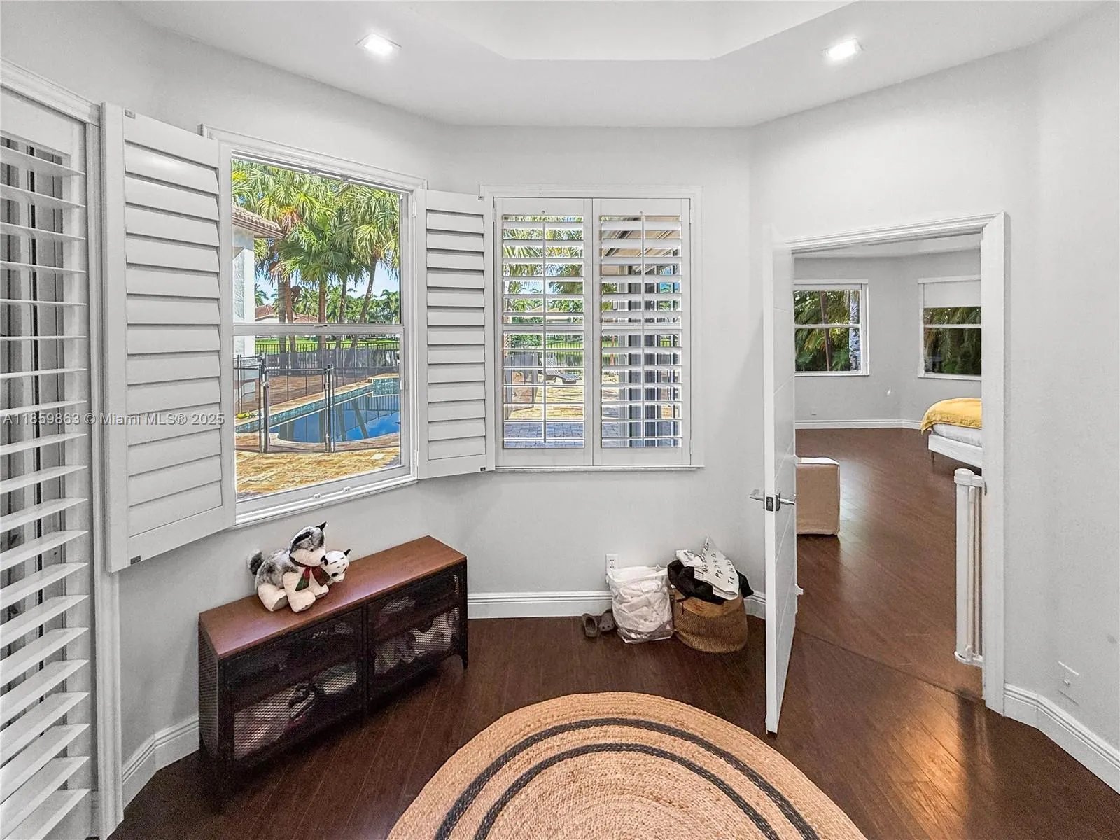 2514 Poinciana Dr