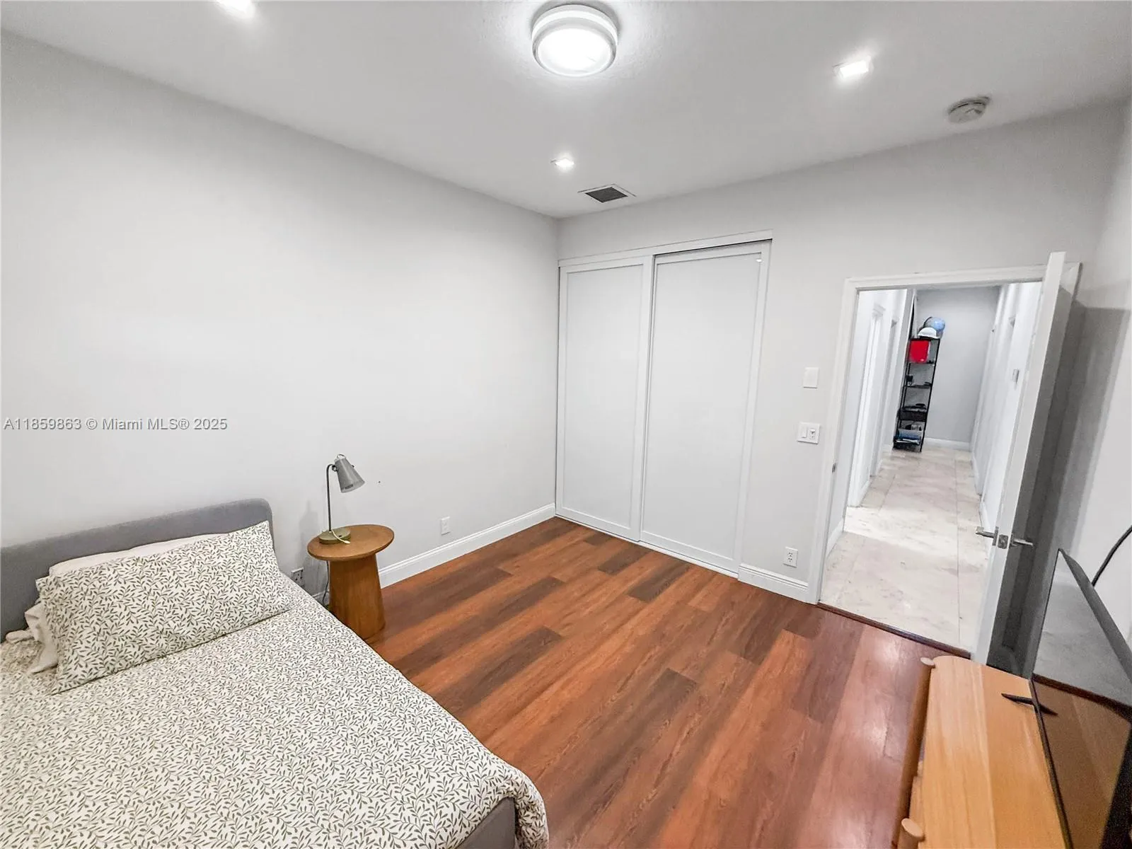 2514 Poinciana Dr