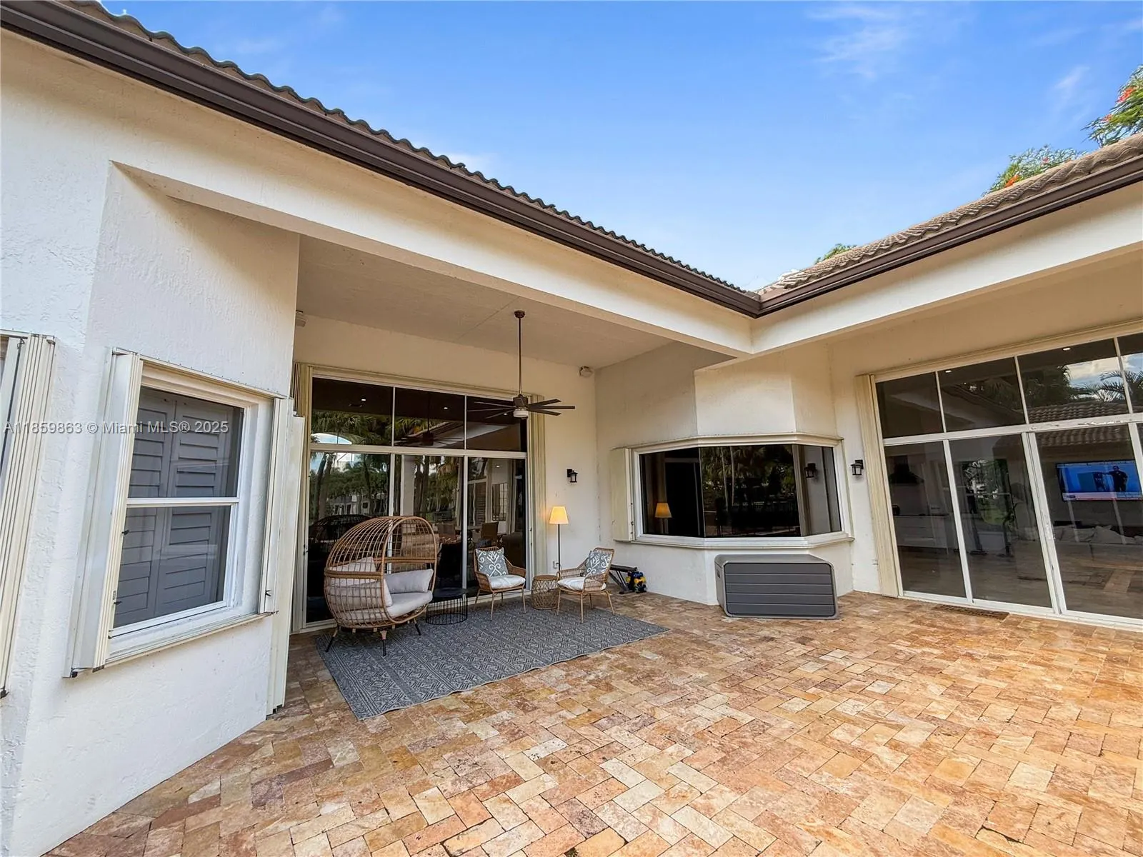 2514 Poinciana Dr