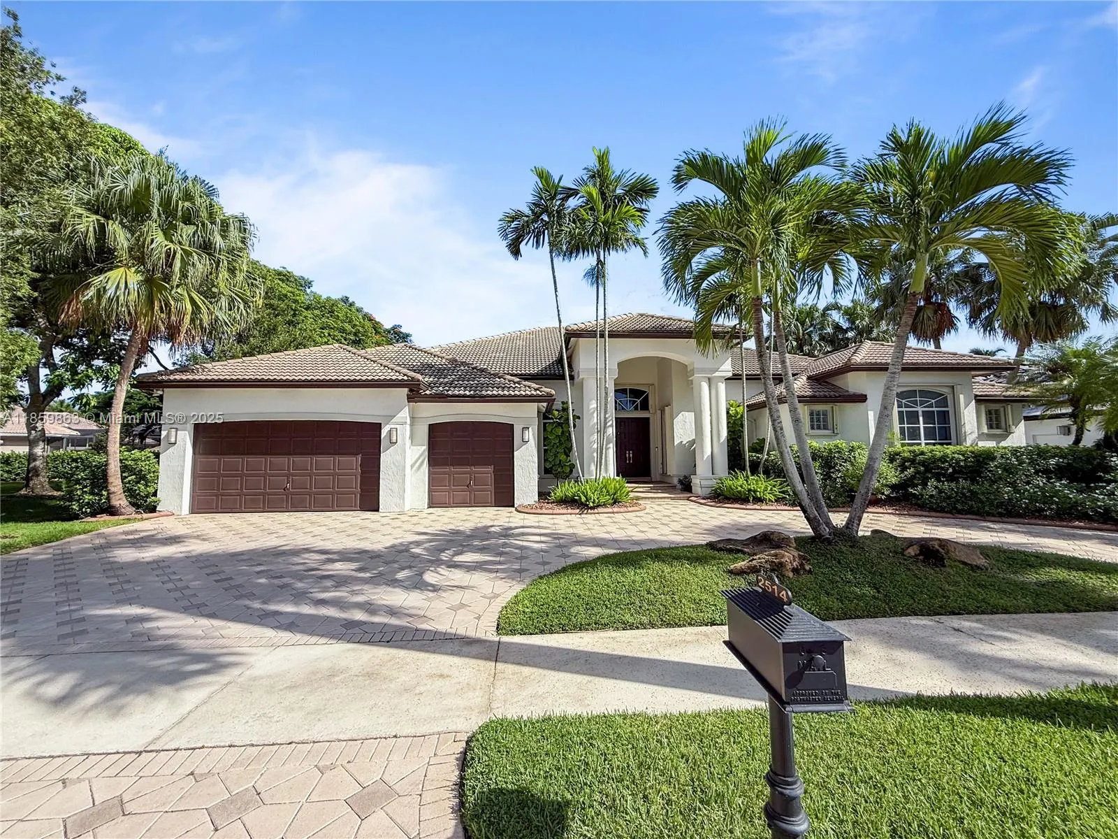 2514 Poinciana Dr
