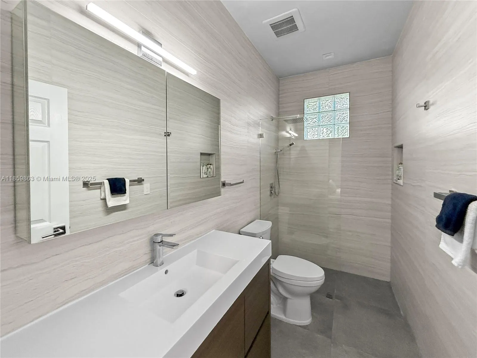 2514 Poinciana Dr