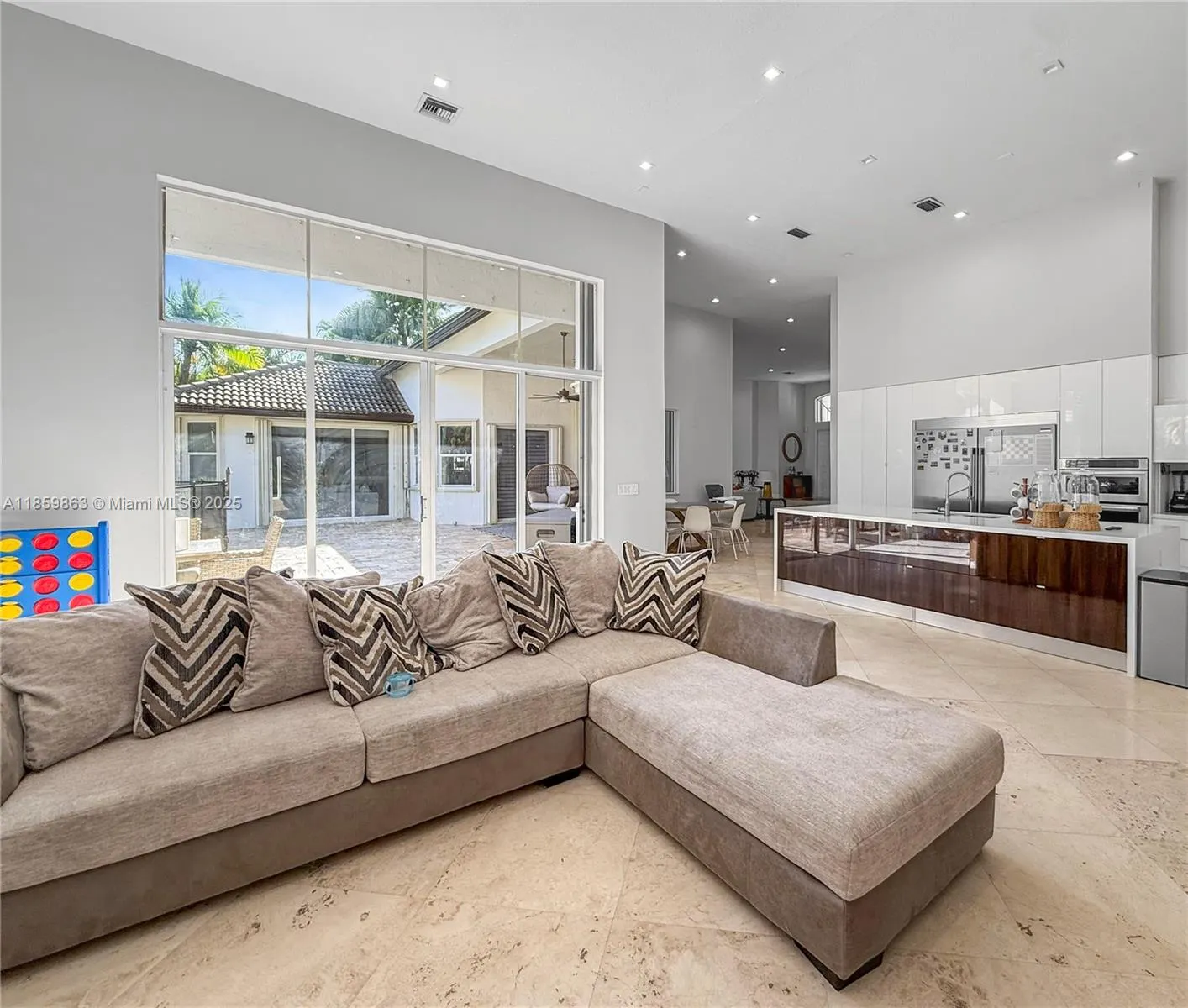 2514 Poinciana Dr
