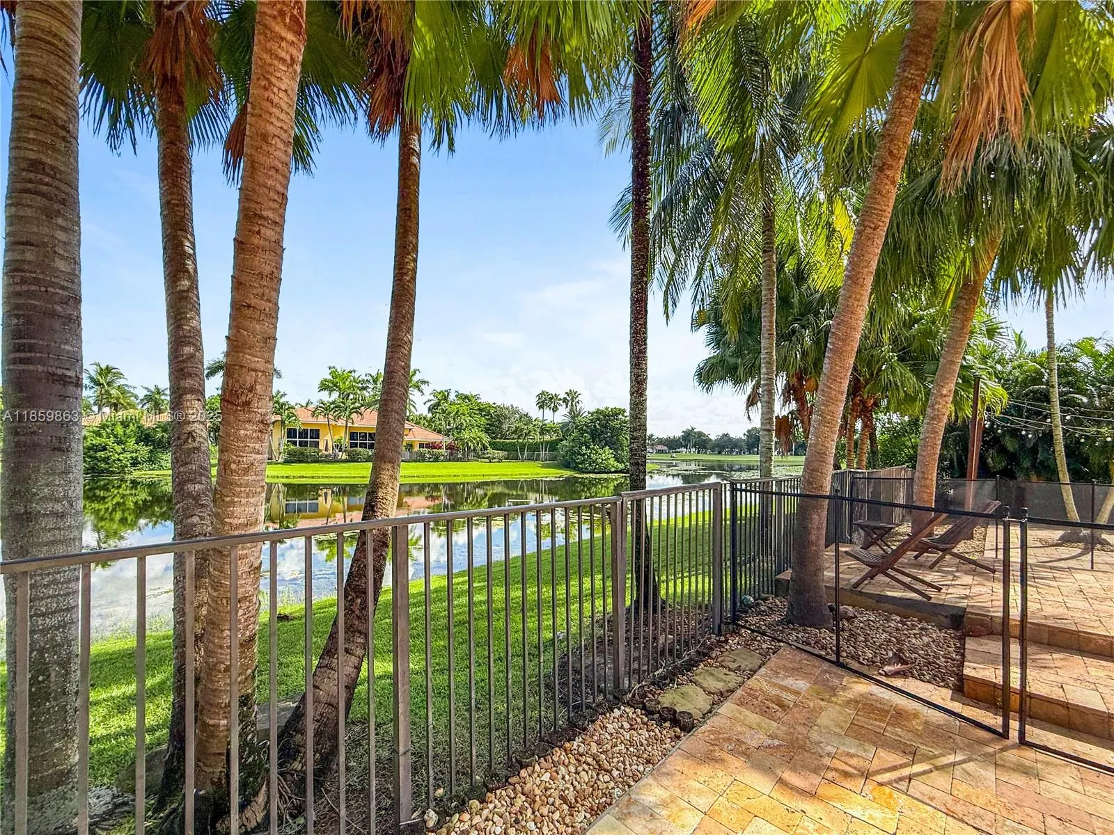 2514 Poinciana Dr
