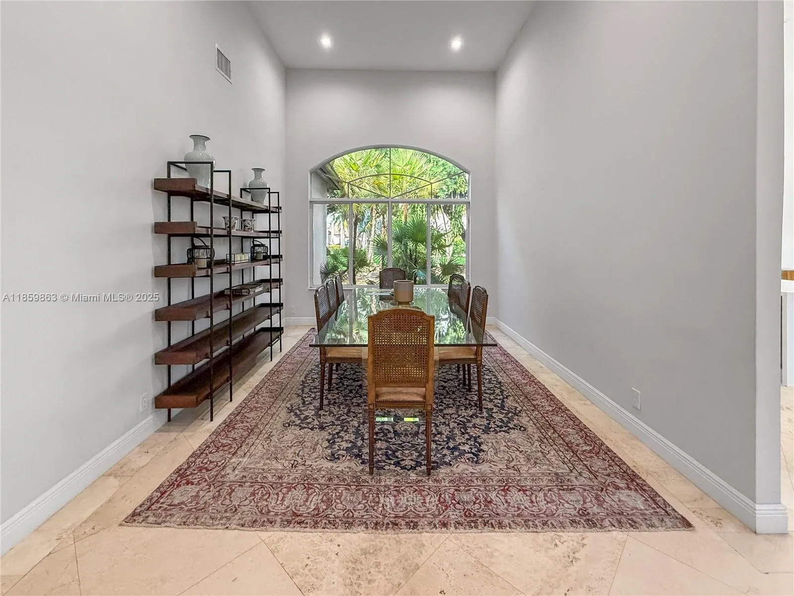 2514 Poinciana Dr