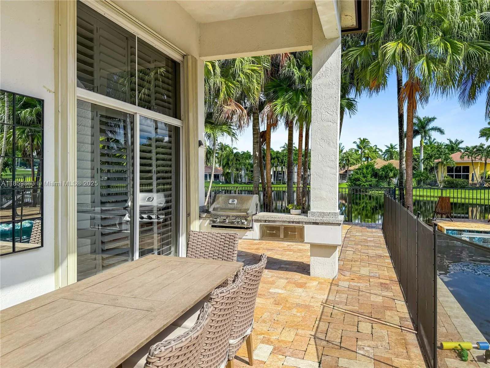 2514 Poinciana Dr