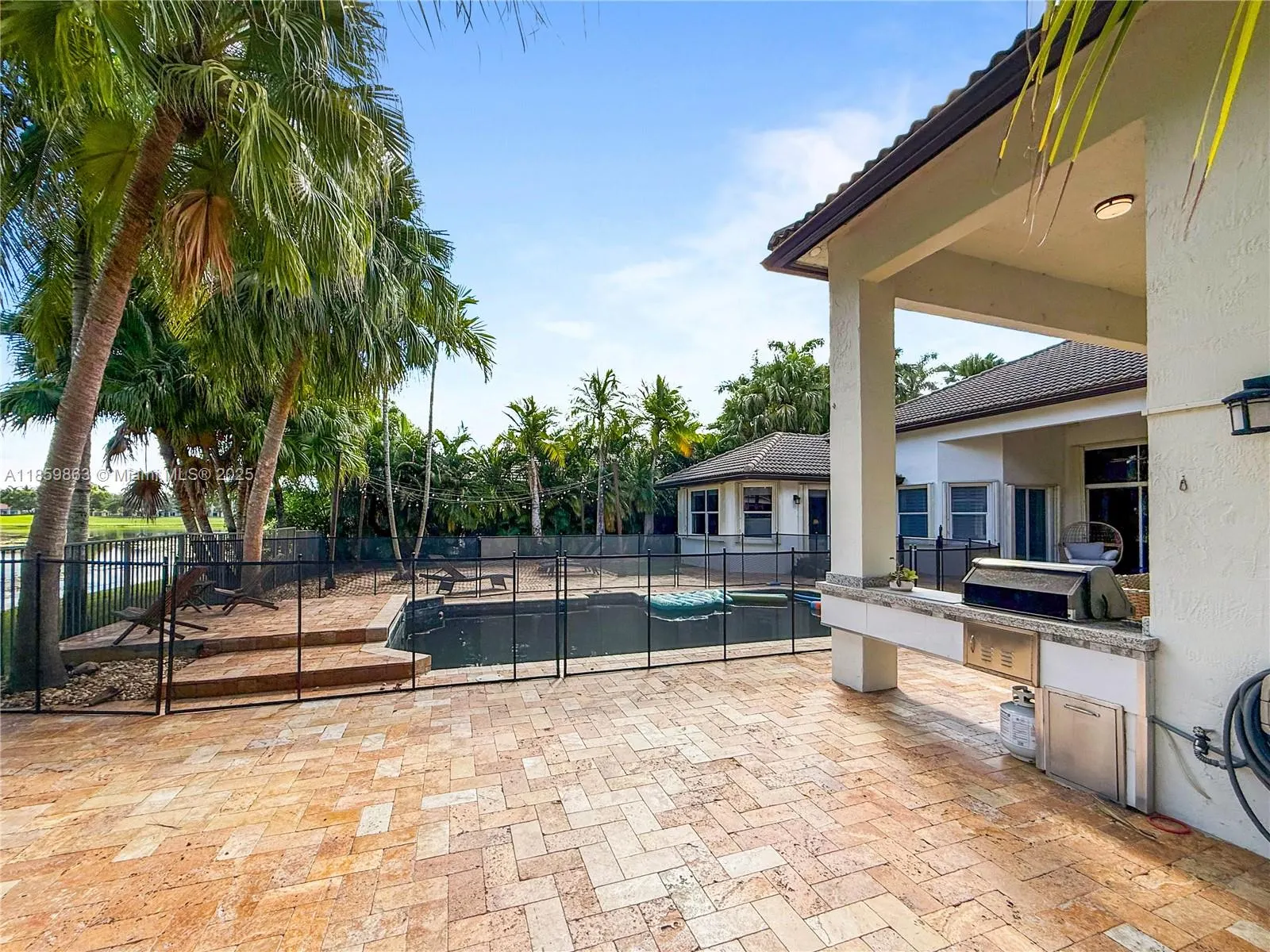 2514 Poinciana Dr