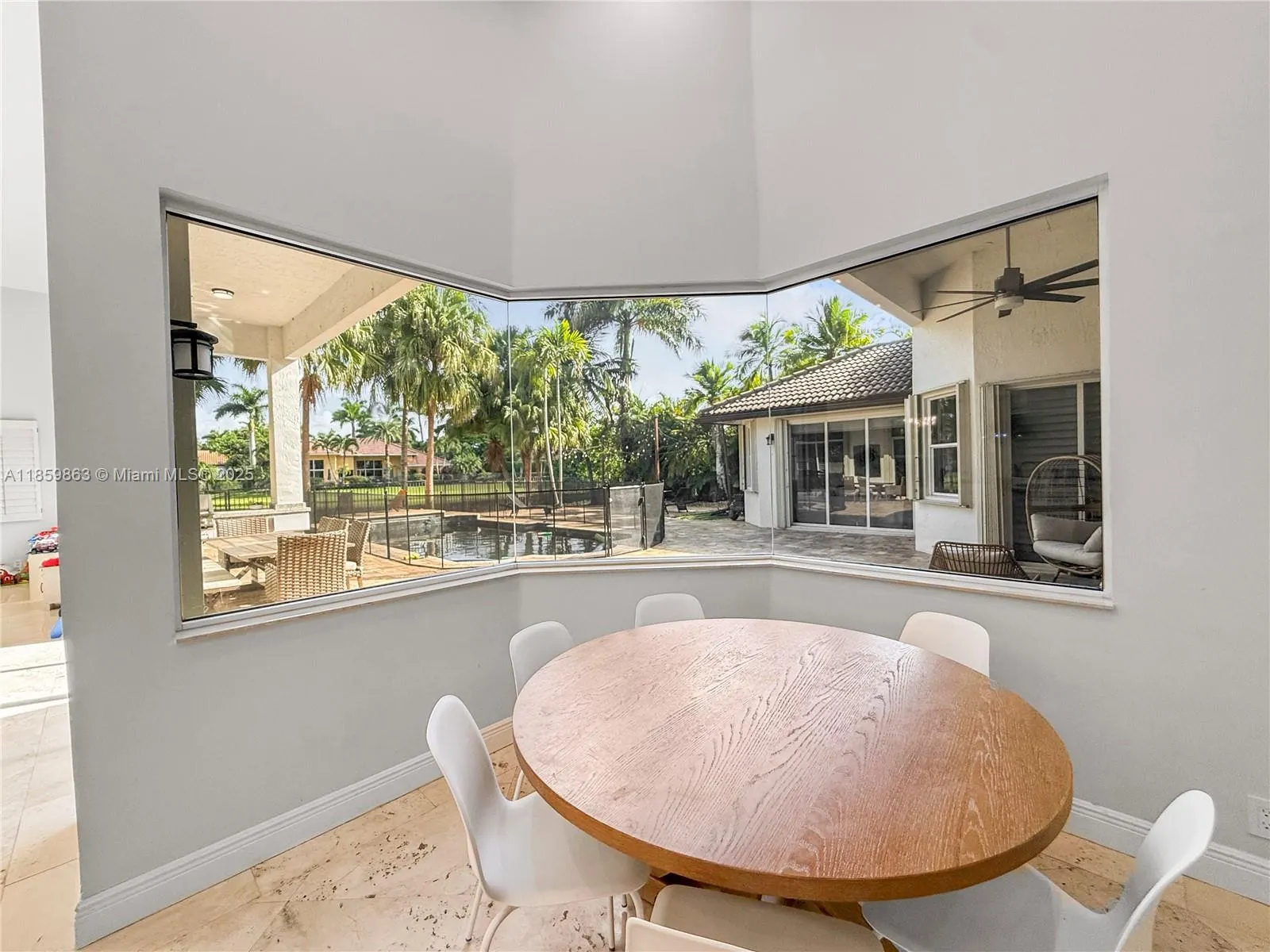 2514 Poinciana Dr
