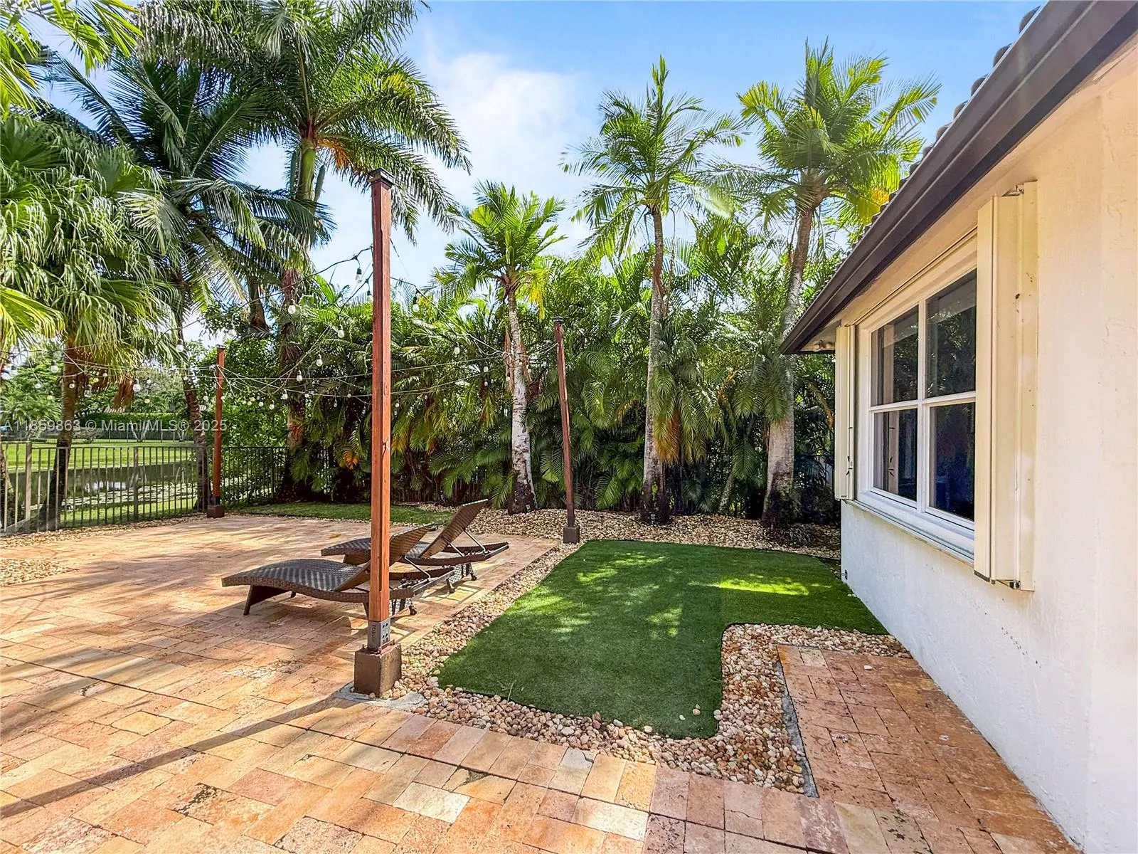 2514 Poinciana Dr