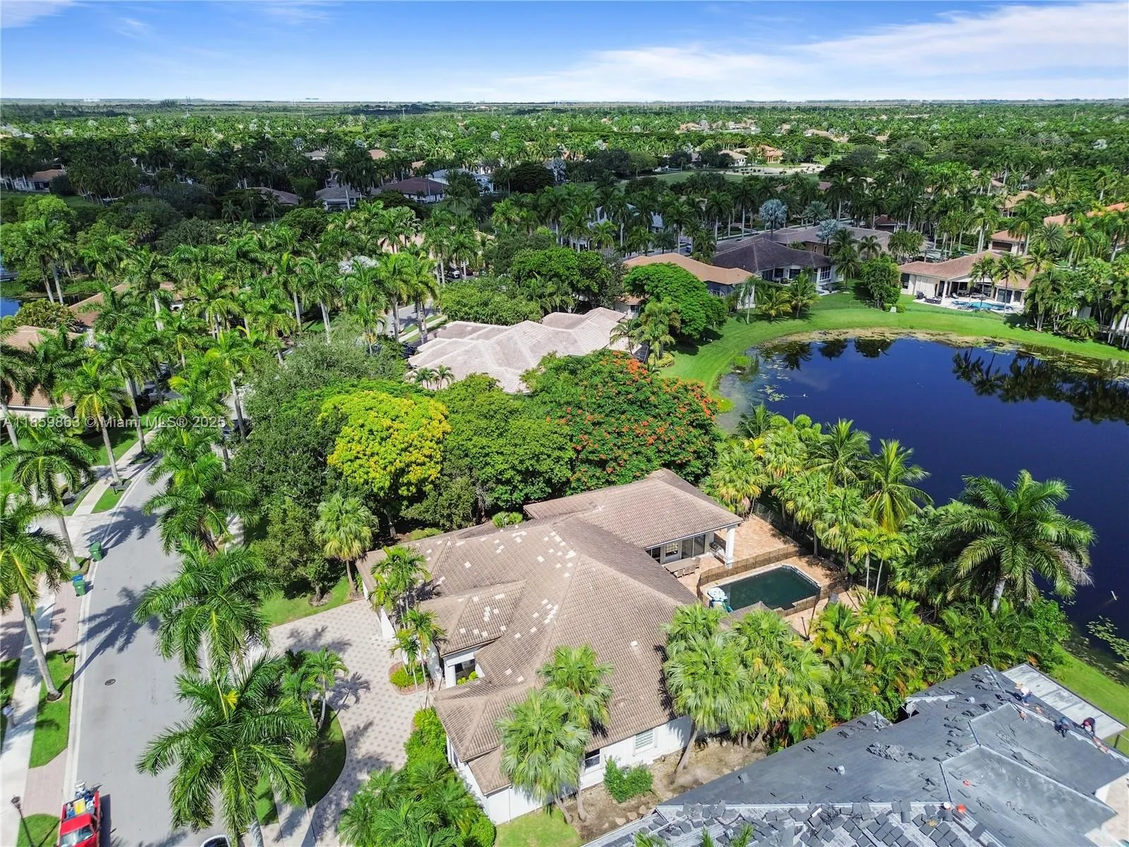 2514 Poinciana Dr
