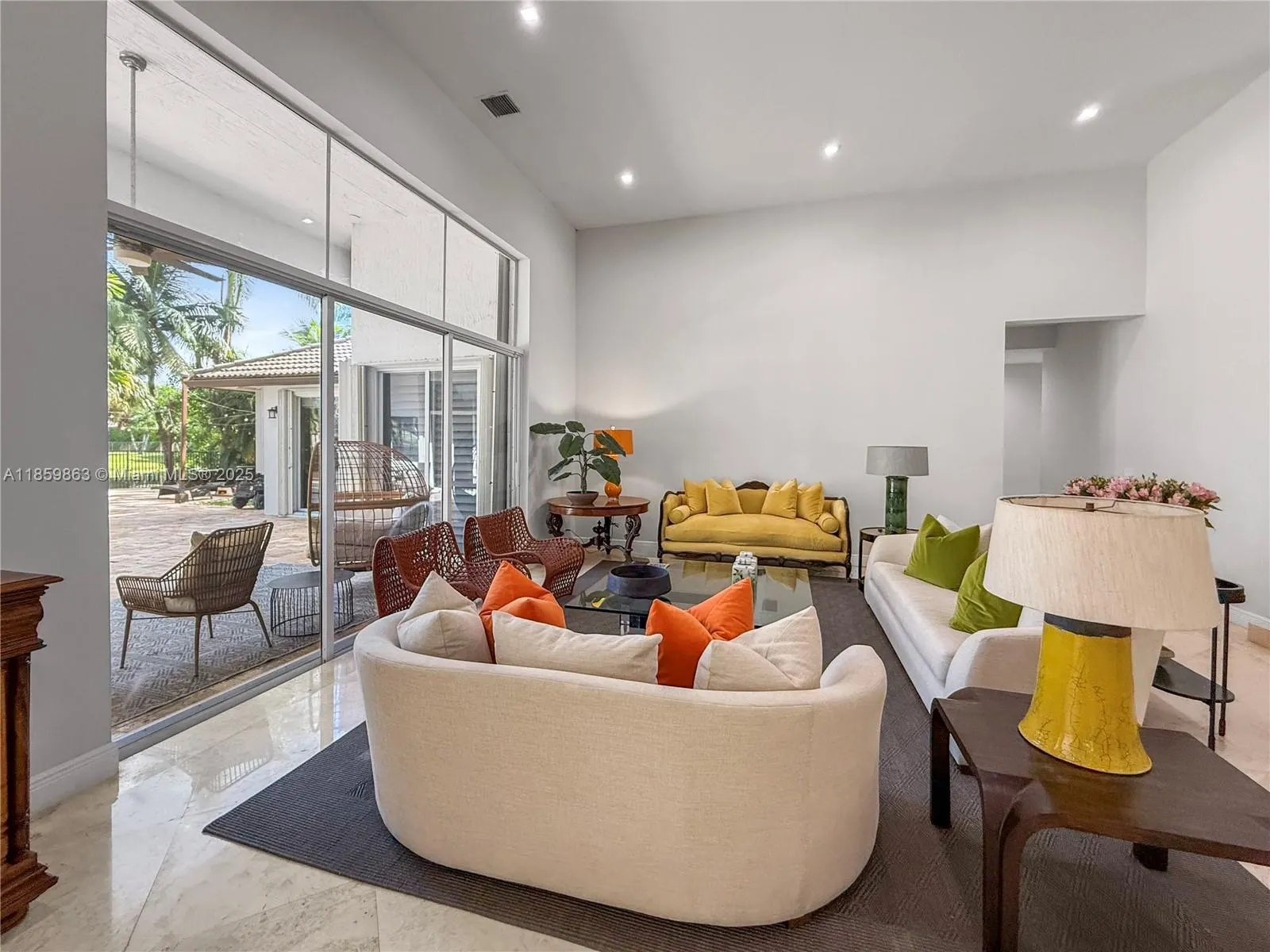 2514 Poinciana Dr
