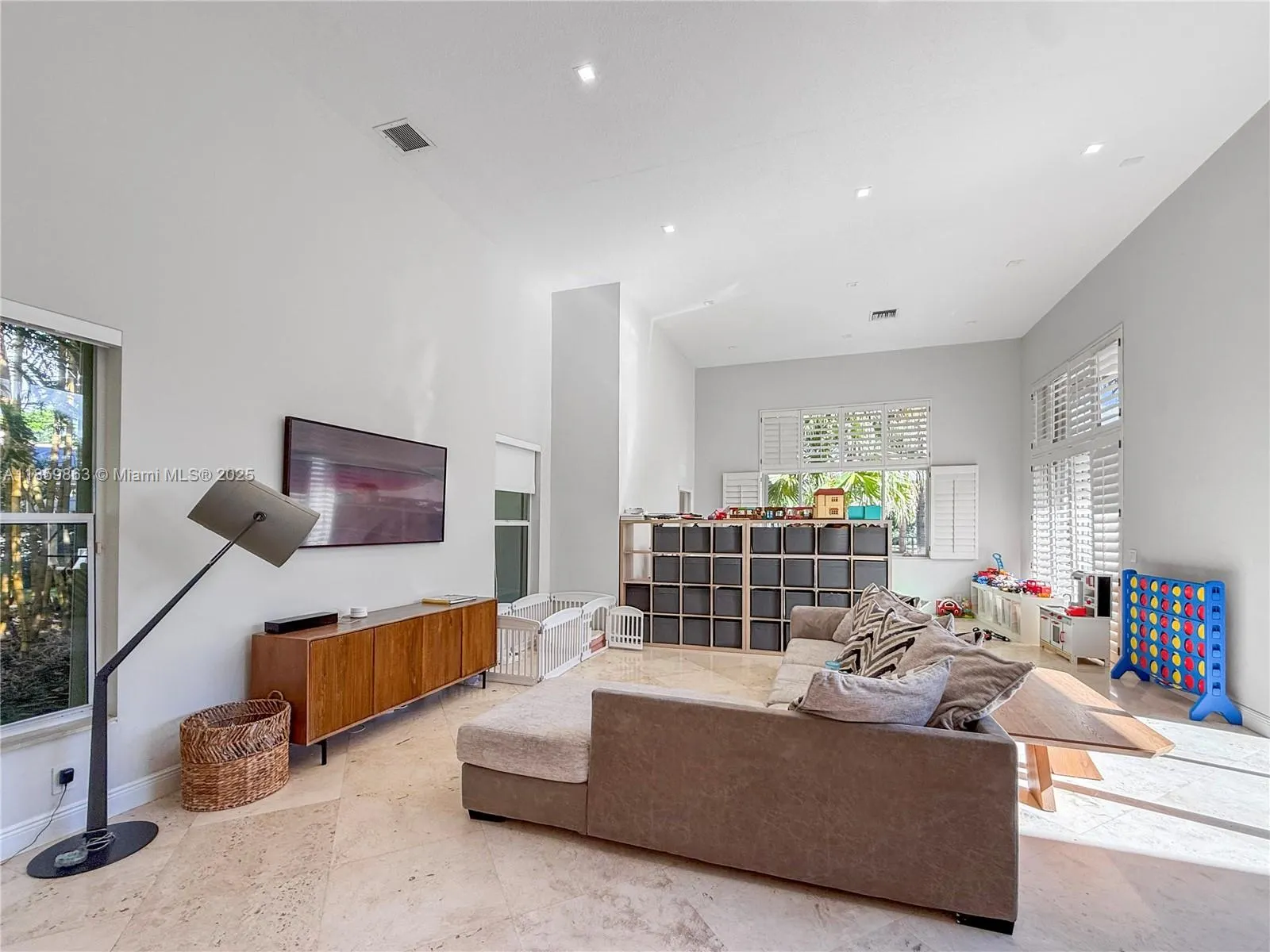 2514 Poinciana Dr