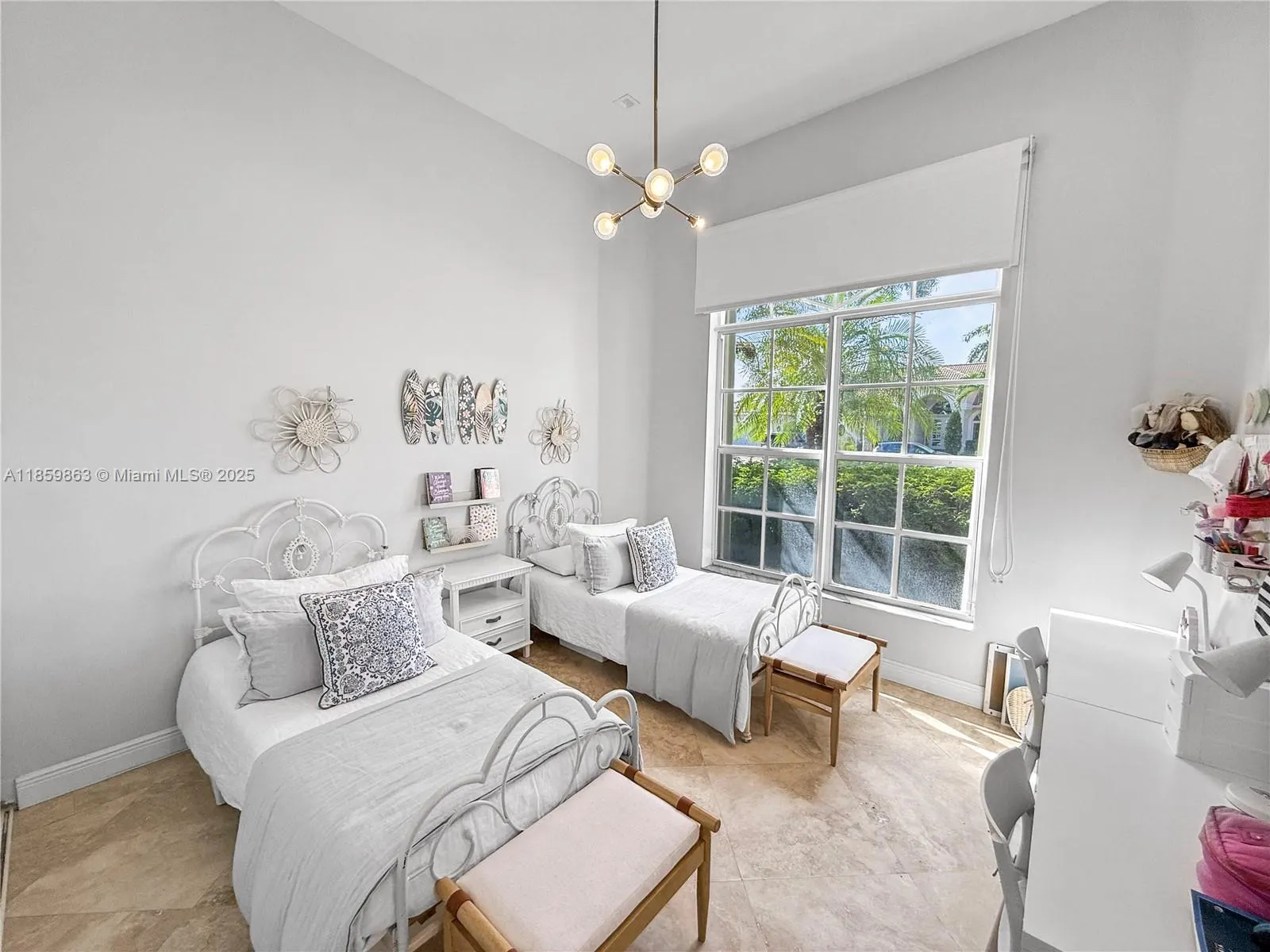 2514 Poinciana Dr