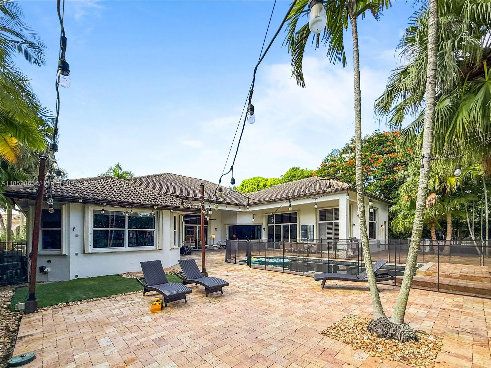 2514 Poinciana Dr
