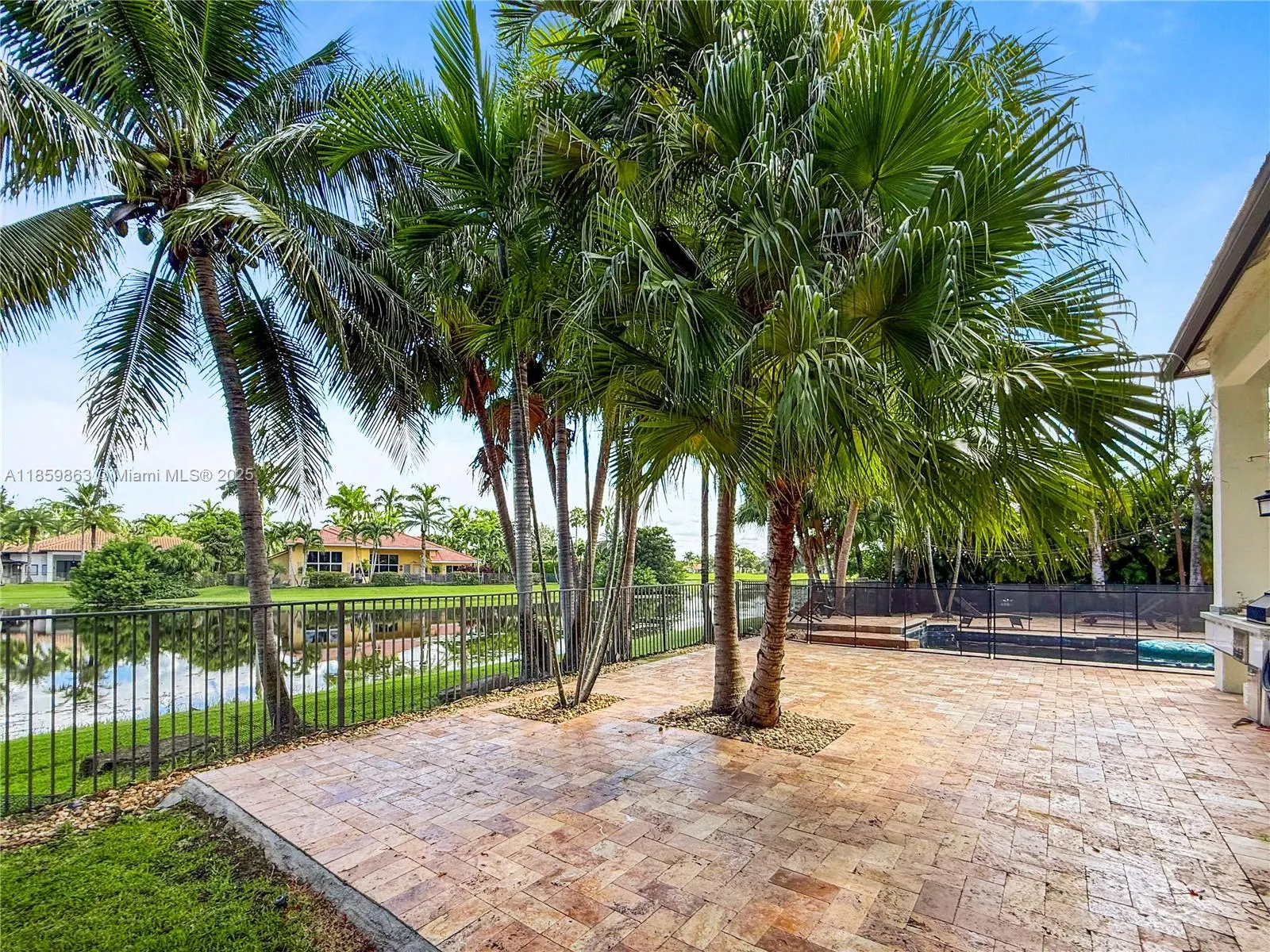 2514 Poinciana Dr
