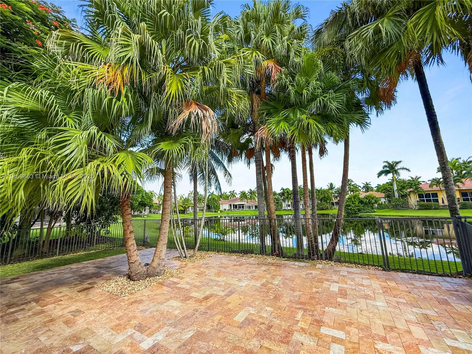 2514 Poinciana Dr