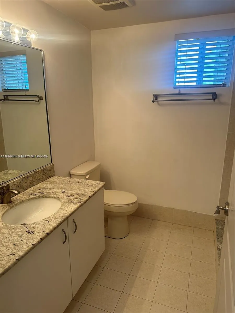 2400 SW 27th Ave, #406
