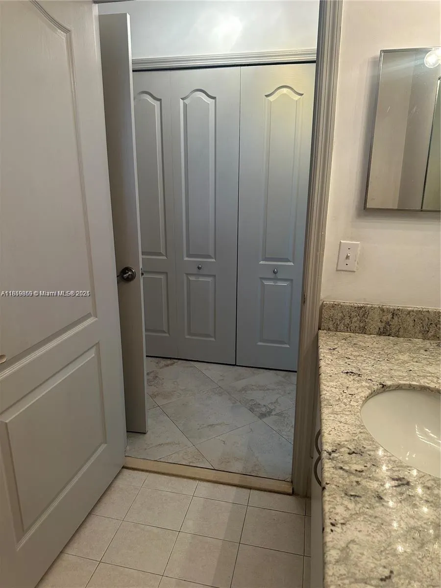 2400 SW 27th Ave, #406