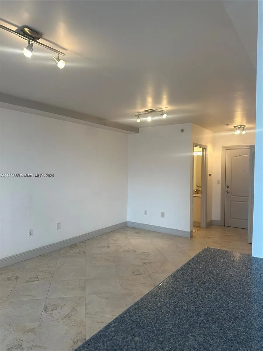 2400 SW 27th Ave, #406