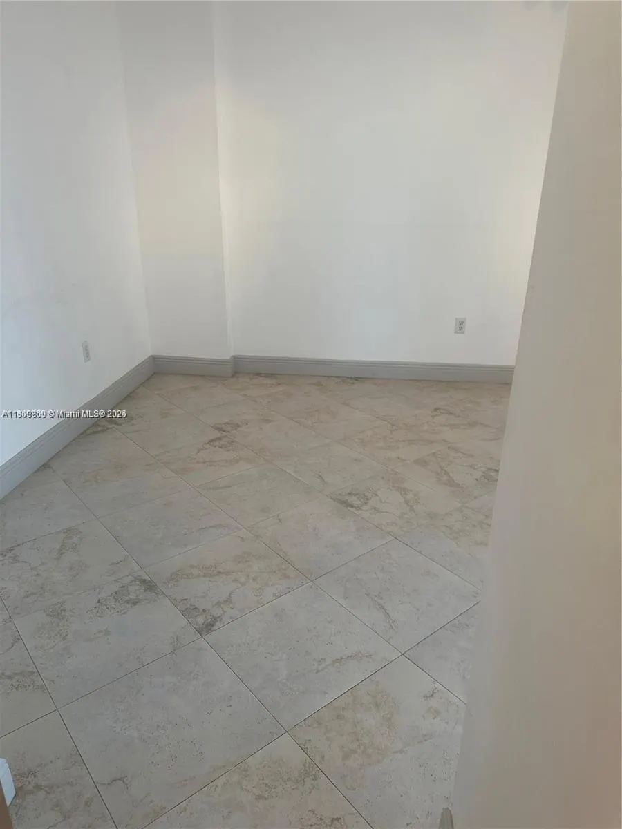 2400 SW 27th Ave, #406