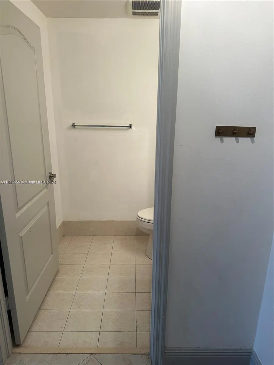2400 SW 27th Ave, #406