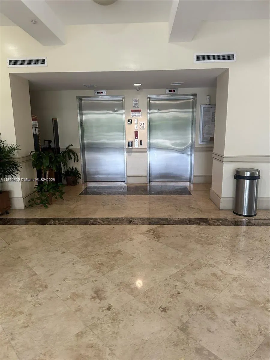 2400 SW 27th Ave, #406