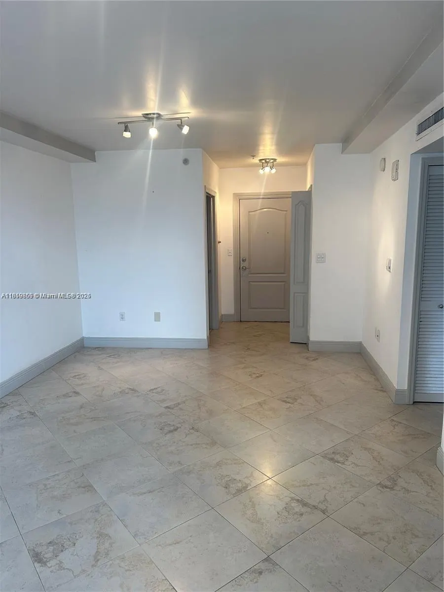 2400 SW 27th Ave, #406