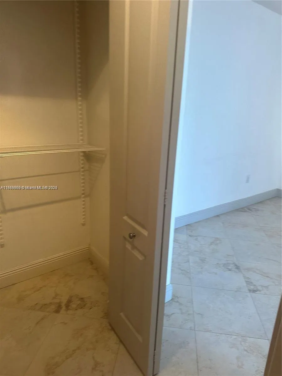 2400 SW 27th Ave, #406