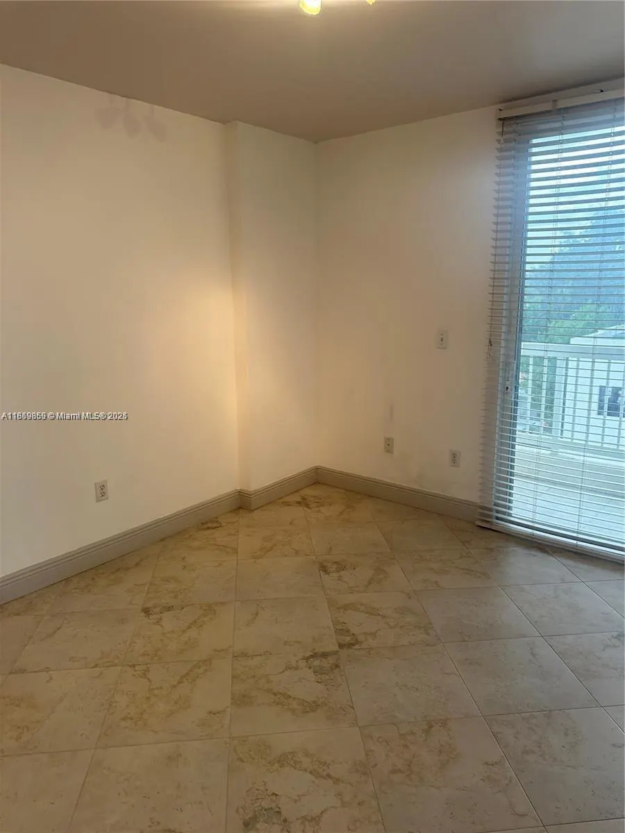 2400 SW 27th Ave, #406