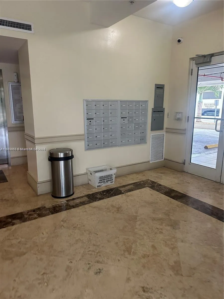 2400 SW 27th Ave, #406
