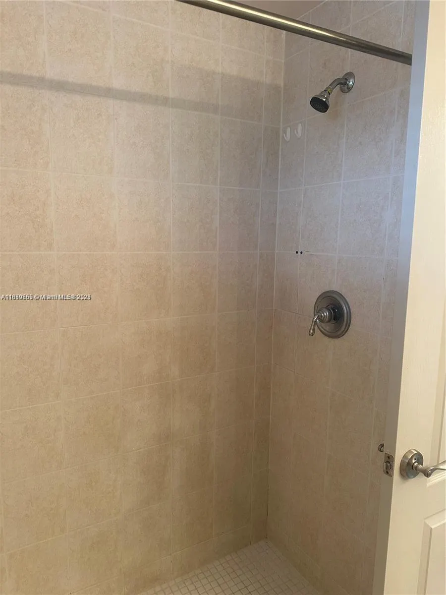 2400 SW 27th Ave, #406