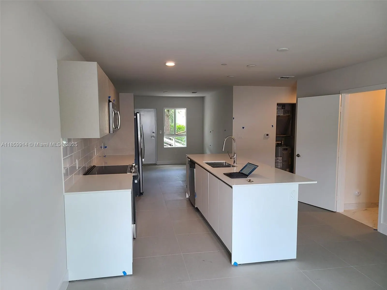 2555 NE 193 St, #2114