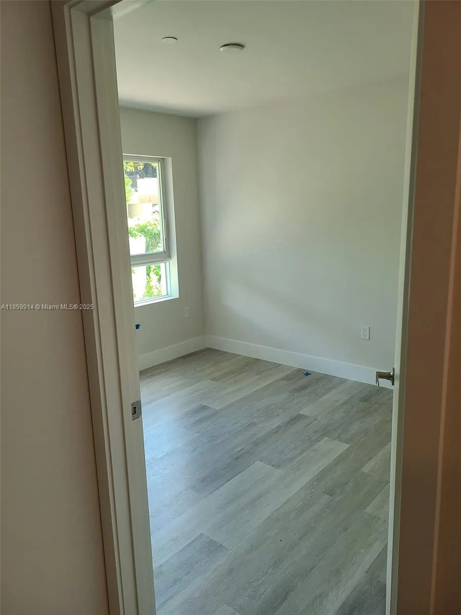 2555 NE 193 St, #2114