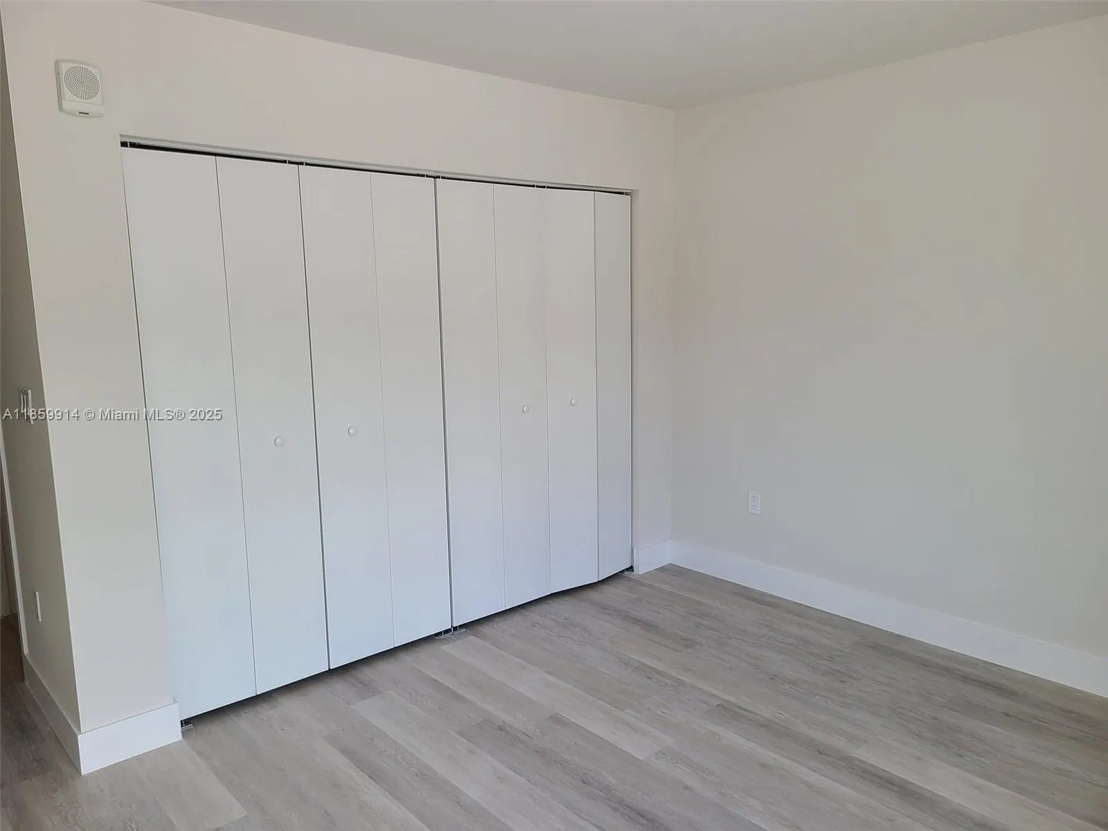 2555 NE 193 St, #2114