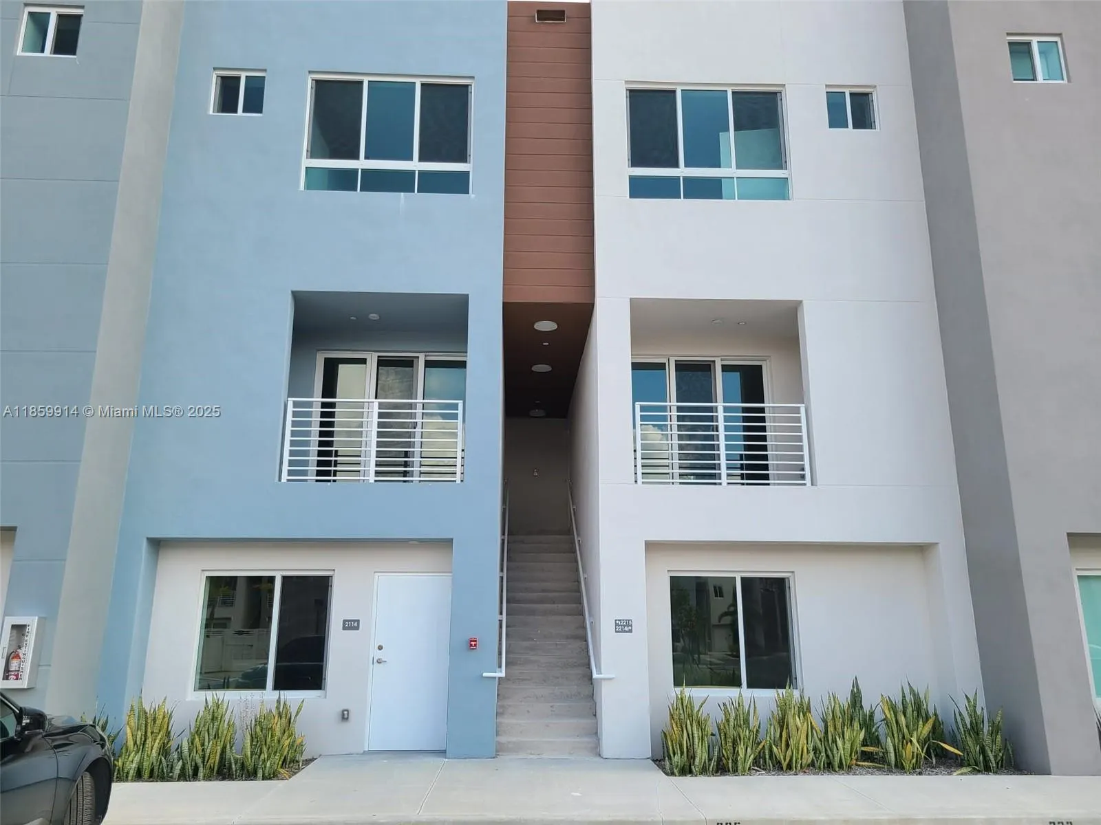 2555 NE 193 St, #2114