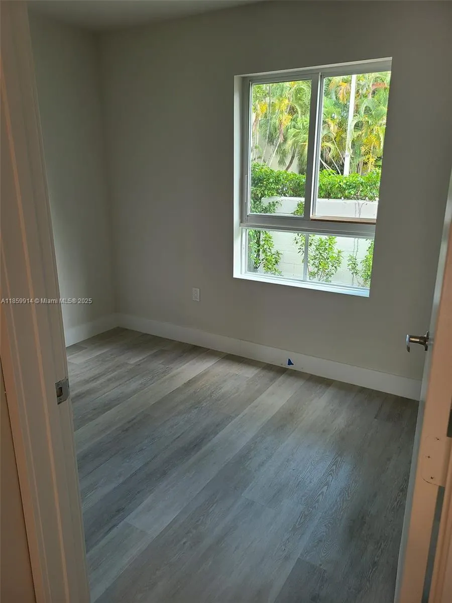 2555 NE 193 St, #2114