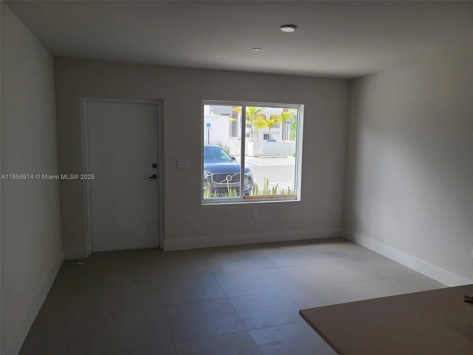 2555 NE 193 St, #2114