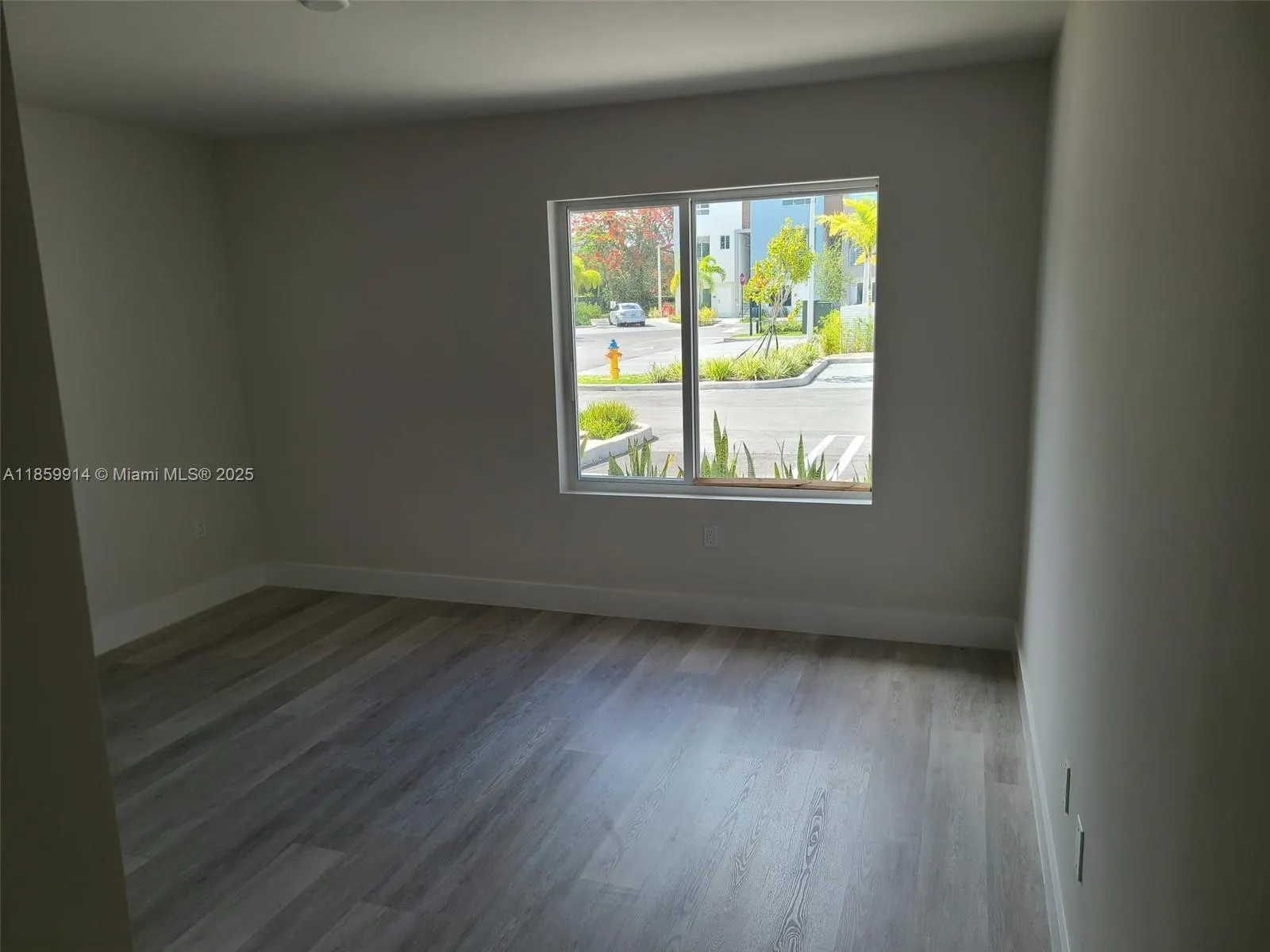 2555 NE 193 St, #2114