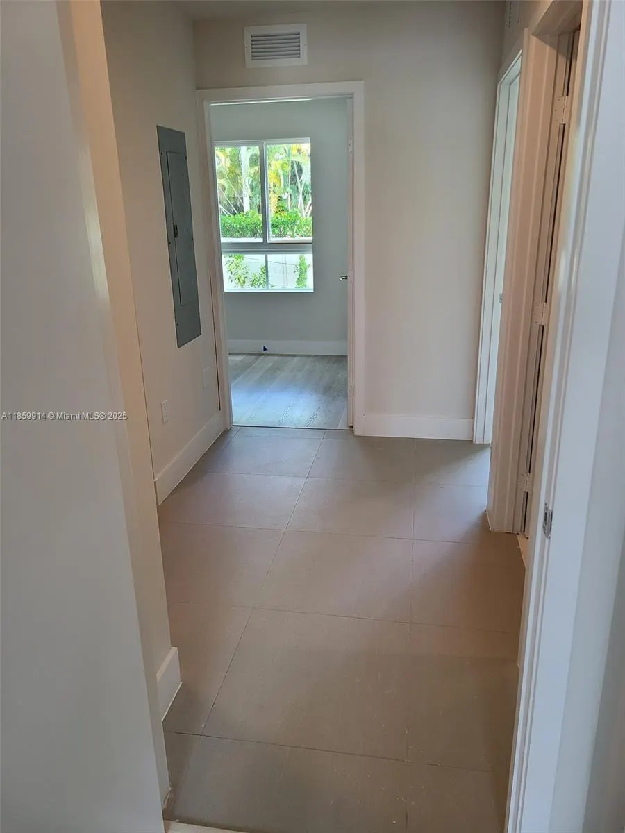 2555 NE 193 St, #2114