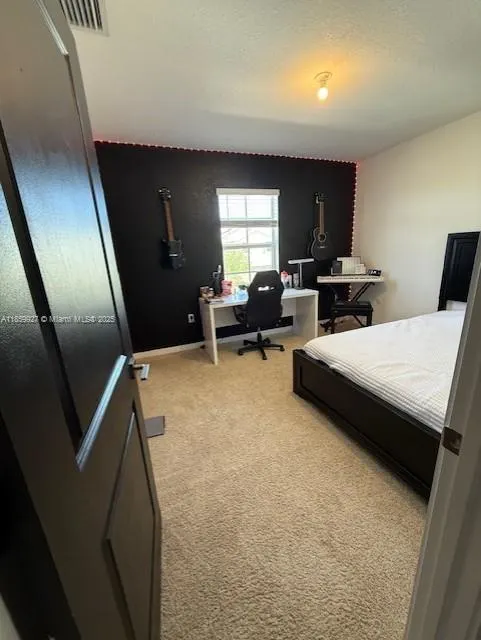 572 NE 6th Pl