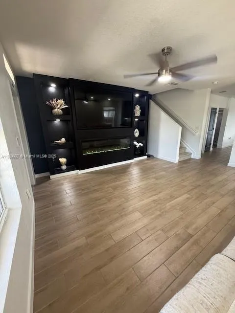 572 NE 6th Pl