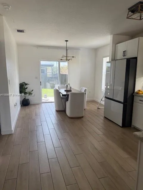 572 NE 6th Pl