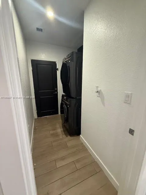 572 NE 6th Pl