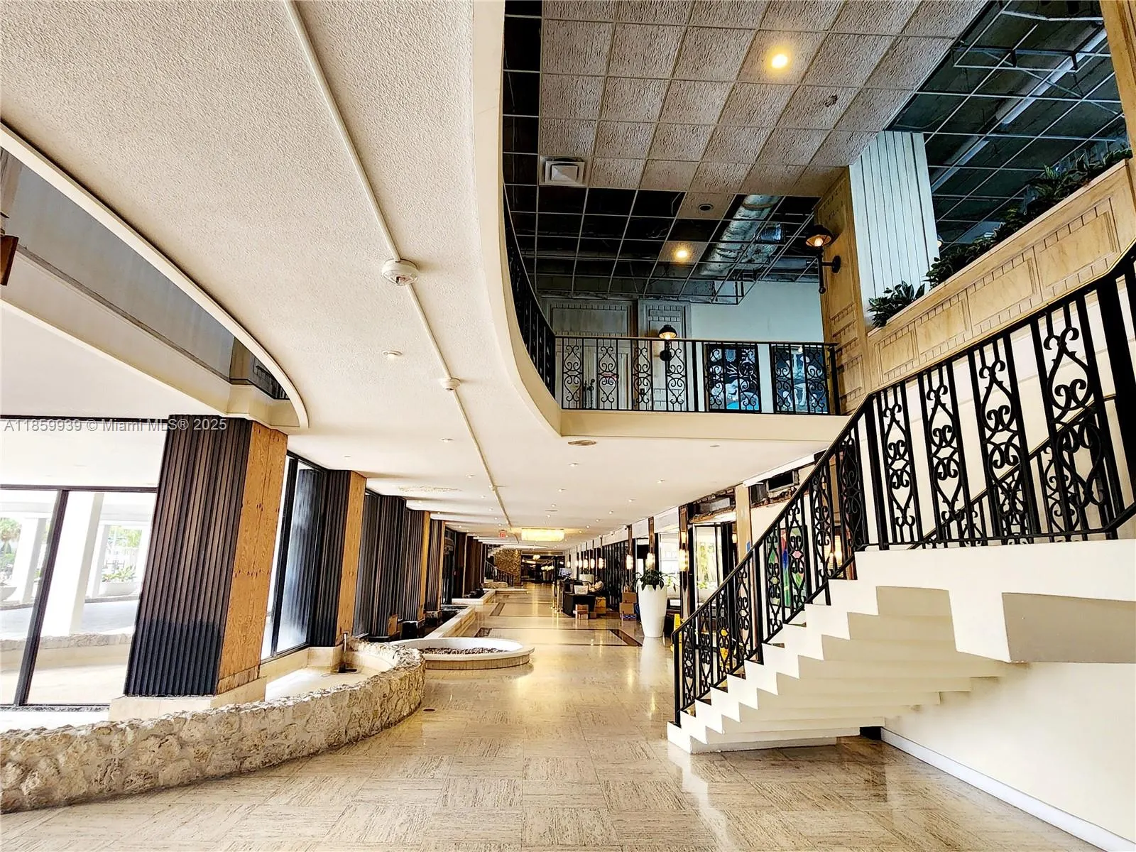 5555 Collins Ave, #9S